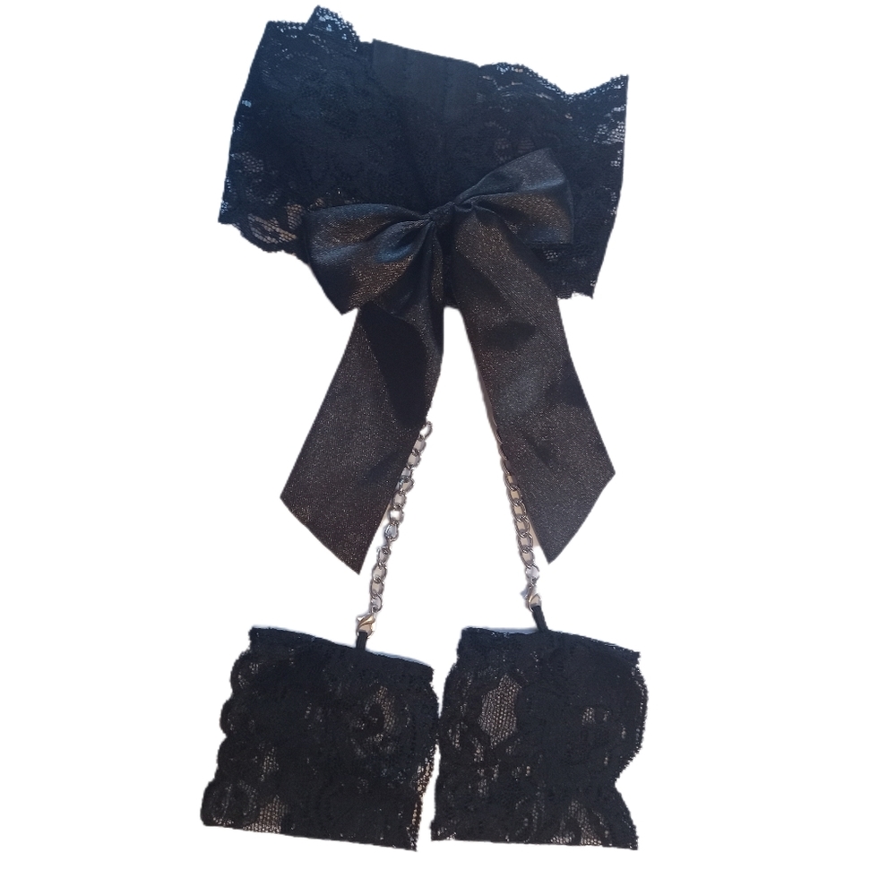 Dreamgirl Lace and Satin Choker and Wristlet Set with silver chain connecter.